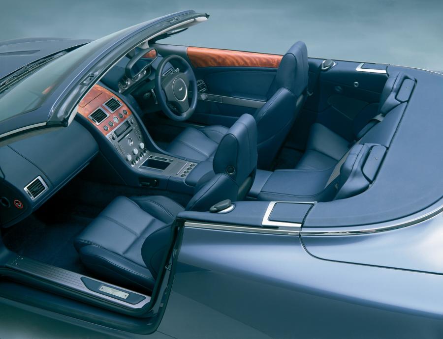 Интерьер Aston Martin DB9 Volante 2004 года  (UK) (фото 21 из 38)